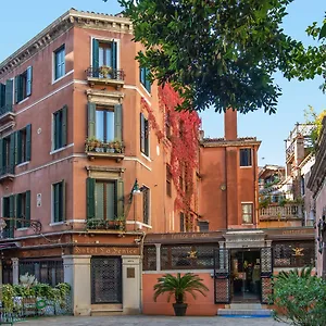 La Fenice Et Des Artistes Hotel