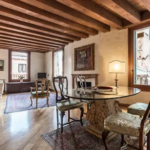 La Fenice Double Canal View Apartment