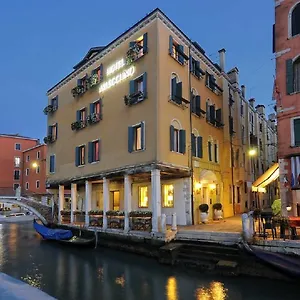 Arlecchino Otel